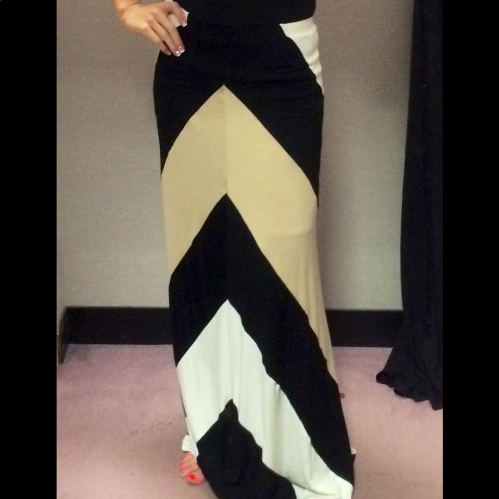 Buckle maxi skirt